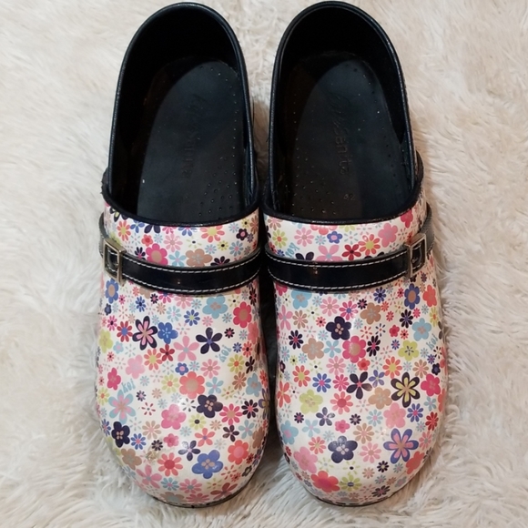 sanita floral clogs